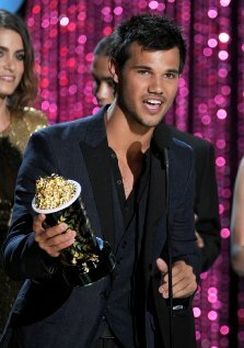 Церемония вручения премии MTV Movie Awards 2012 || 2012 MTV Movie Awards (2012)